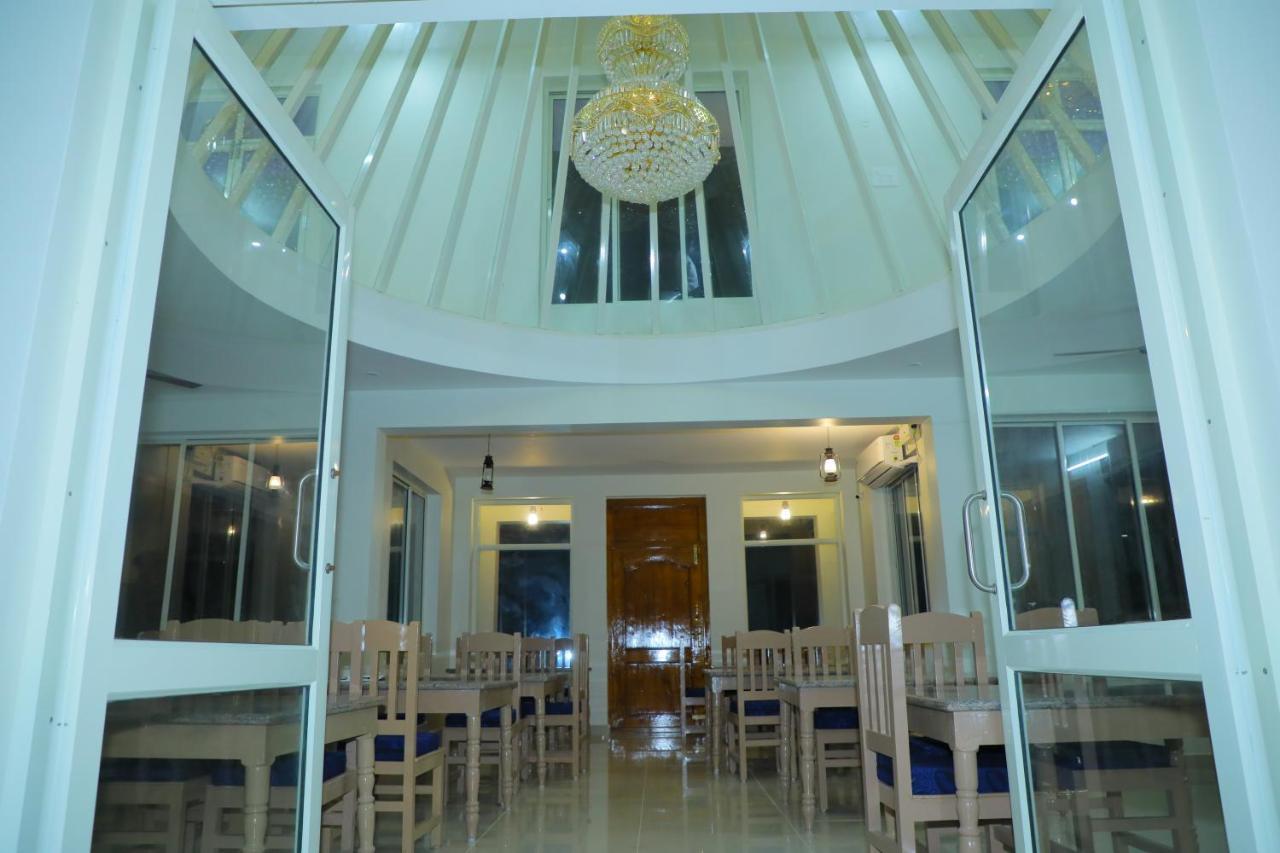 Srinivasa Hotel Tirupati Bagian luar foto