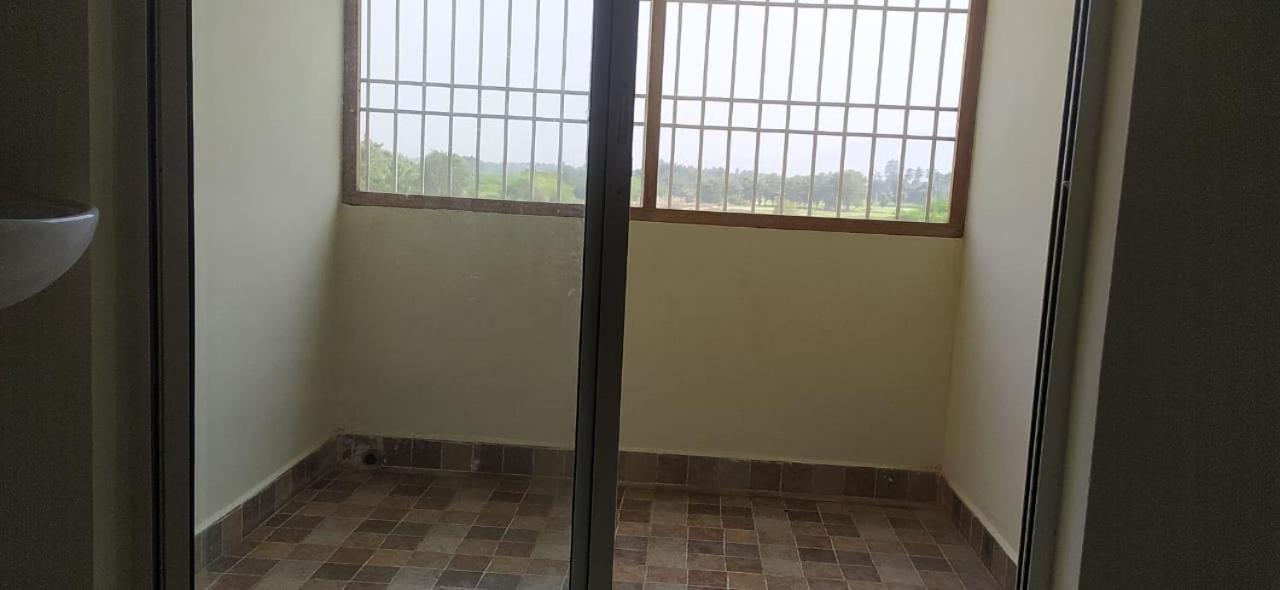 Srinivasa Hotel Tirupati Bagian luar foto