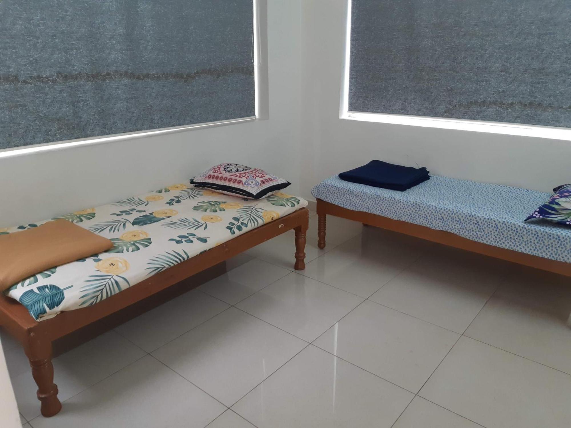 Srinivasa Hotel Tirupati Bagian luar foto
