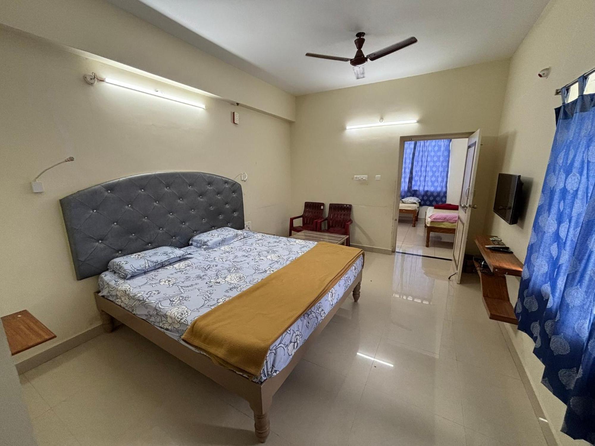 Srinivasa Hotel Tirupati Bagian luar foto