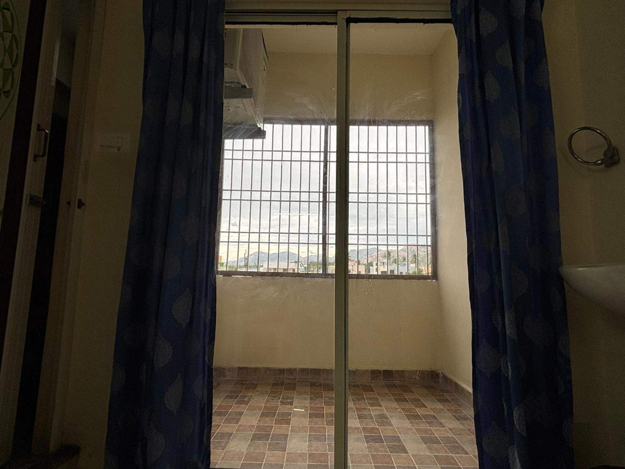 Srinivasa Hotel Tirupati Bagian luar foto